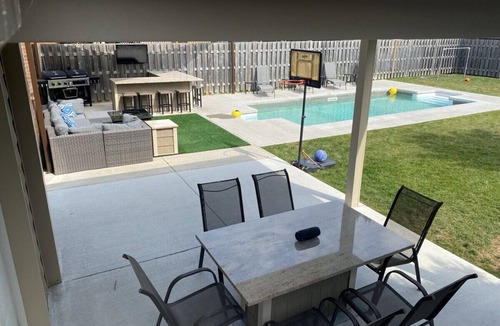 Leamington House | With Salt Water Pool