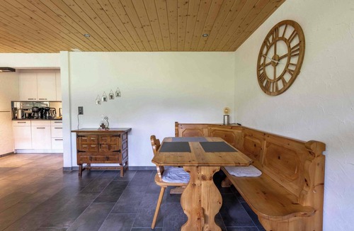 Schwenden Condo | With Sauna and Garden| BBQ with View near Gondola