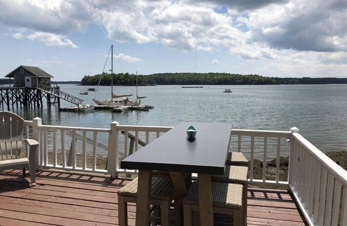 Walpole Cottage | With stunning, panoramic river views, this is more than mere waterfront.