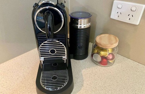 North Ward Apartment | Within reach of the beach!