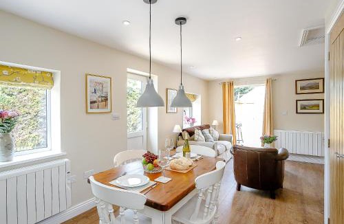 Horncastle House | Wits End Cottage