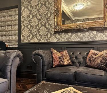 Kings Langley Apartment | Wizards Retreat - 8 Mins to Warner Bros Studio!