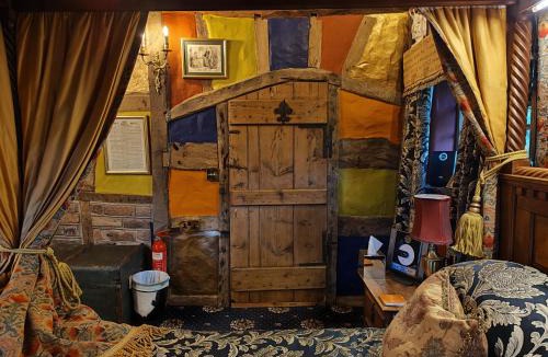 Alderley Edge House | Wizards Thatch Luxury Suites