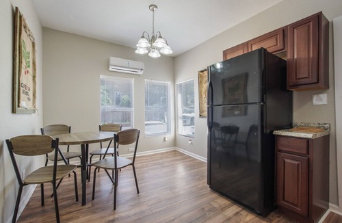 Beacon Hill Condo | WL1- Modern 2BR Retreat Minutes from Downtown & Top SA Attractions