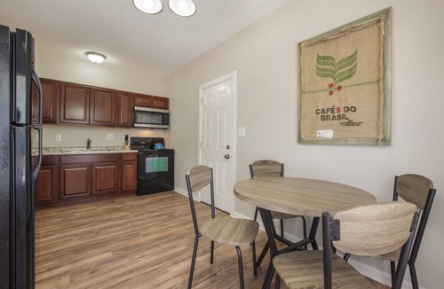Beacon Hill Condo | WL1- Modern 2BR Retreat Minutes from Downtown & Top SA Attractions