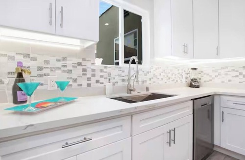 West Los Angeles House | WLA,-FIFA-12Miles! 3 Bedroom & 2 baths-Furnished-10923 Ayres Ave-90064-Monthly