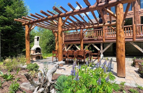 Bretton Woods House | WML stunning log home in Bretton Woods, AC, 2-person Jacuzzi, indoor and outdoor fireplaces, & more!