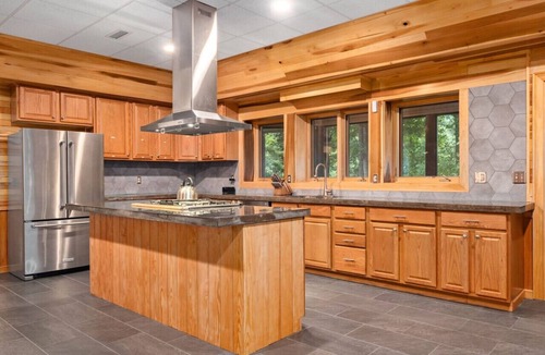 Bat Cave House | WNC Lodge Pool, Movie Rm, HotTub