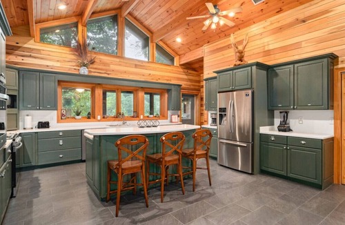 Bat Cave House | WNC Lodge Pool, Movie Rm, HotTub