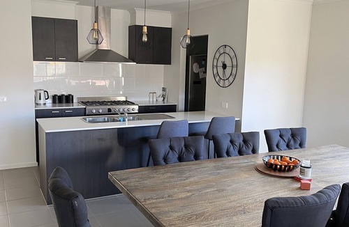 Killara Bed & Breakfast | Wodonga house Huon Hill