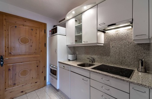Surlej Apartment | Wohnung "Chesa Guardaval 10" by Interhome