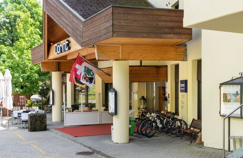 Beatenberg Apartment | Wohnung Edelweiss direkt in 4 Sterne Hotel by Interhome