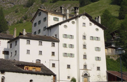 Spluegen Apartment | Wohnung Etter Albertinihaus, (Splügen). by Interhome