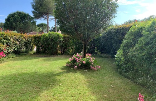 Mougins Apartment | Wohnung in Mougins mit Gepflegtem Garten by Interhome