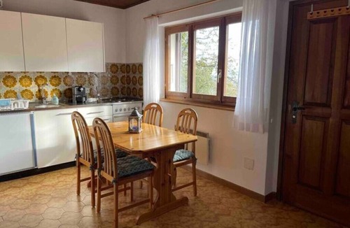 Calpiogna Apartment | Wohnung mit Parkplatz-terrasse-küche-berg Aussicht