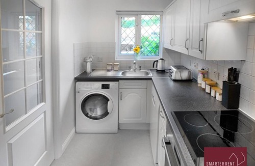 Knaphill House | Woking - Parking, Garden, 2Bed