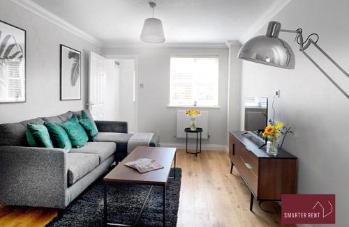 Wokingham Apartment | Wokingham 2 Bedroom Flat - Private Entrance