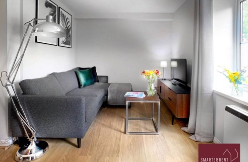 Wokingham Apartment | Wokingham - 2 Bedroom House - With Parking