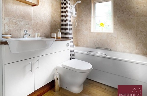 Wokingham Apartment | Wokingham - 2 Bedroom House - With Parking