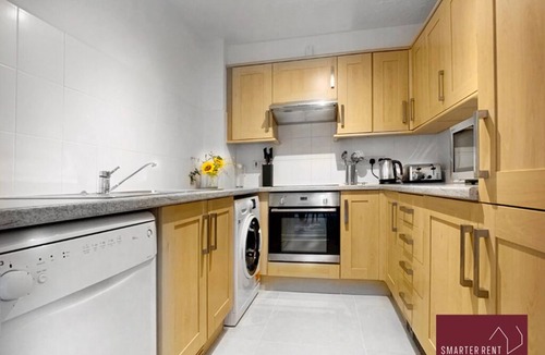 Wokingham Apartment | Wokingham - 2 Bedroom Maisonette - With Parking