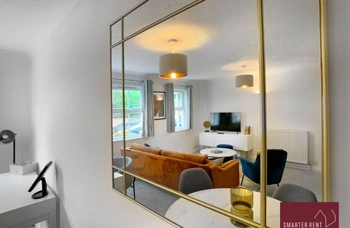 Wokingham Apartment | Wokingham - 2 Bedroom Maisonette - With Parking