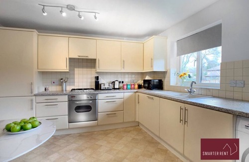 Wokingham Apartment | Wokingham - Maisonette, Communal Garden