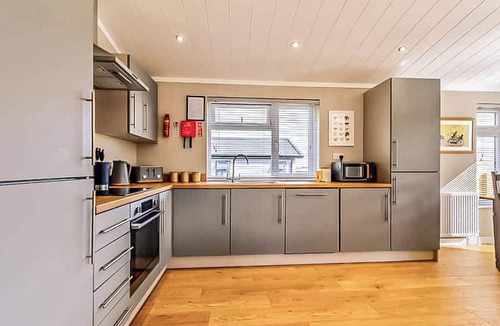 Raywell Ski Chalet | Wolds View Spa (Pet Garden)