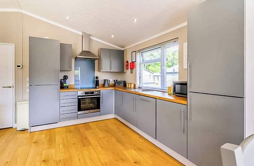 Raywell Ski Chalet | Wolds View Spa (Pet Garden)