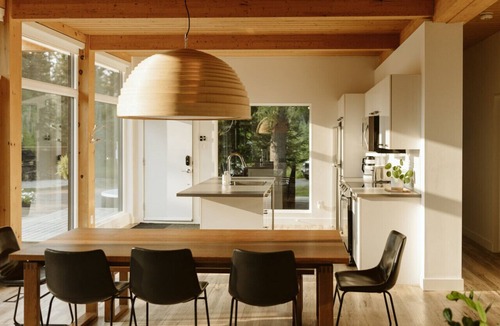 Huntsville House | Wolegib Waterfront Retreat in Muskoka- Hot Tub!