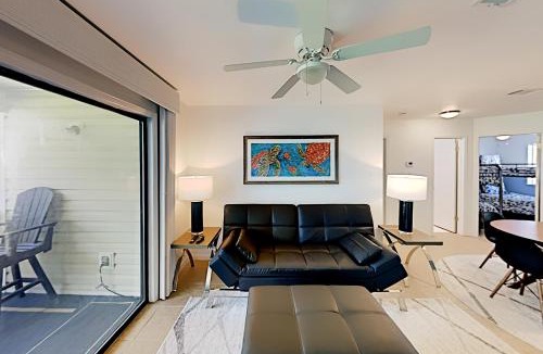 Orange Beach House | Wolf Bay Villas