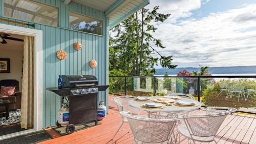 Langley House | Wolf Beach Cottage by AvantStay