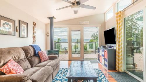 Langley House | Wolf Beach Cottage by AvantStay
