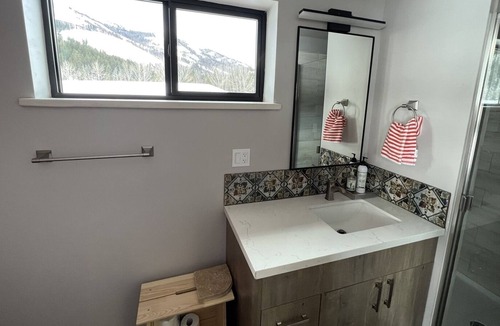 Winthrop House | Wolf Creek Apartment