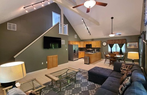 Russell Springs House | Wolf Creek Trail Cottage