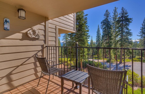Coffeyville House | Wolf Den: 2 BR, 1.5 BA Townhouse in Carnelian Bay, Sleeps 5
