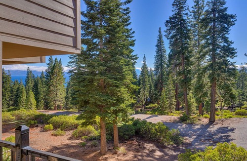 Coffeyville House | Wolf Den: 2 BR, 1.5 BA Townhouse in Carnelian Bay, Sleeps 5