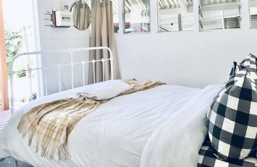 Vaughan Cottage | Wolf Gully - Secluded dog loving Goldfields oasis