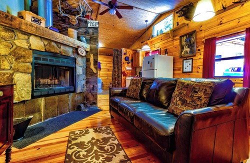 Cherokee Cabin | Wolf Ledge Cabin at Ponderosa