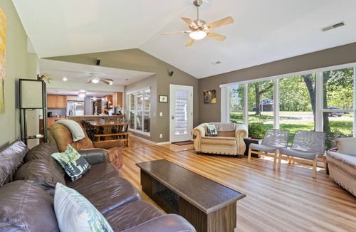 Camdenton House | Wolf Point Lodge! 10 Acre Historical Cabin