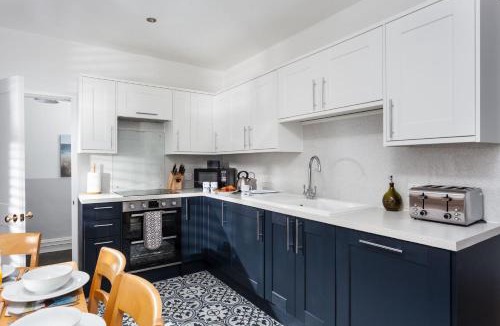 The Lizard House | Wolf Rock