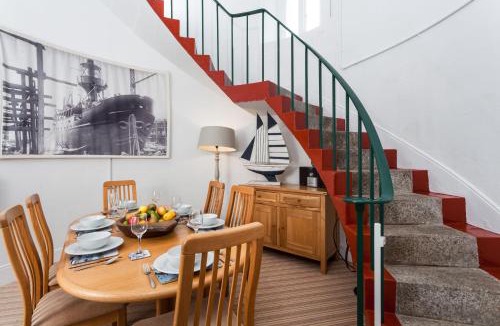 The Lizard House | Wolf Rock