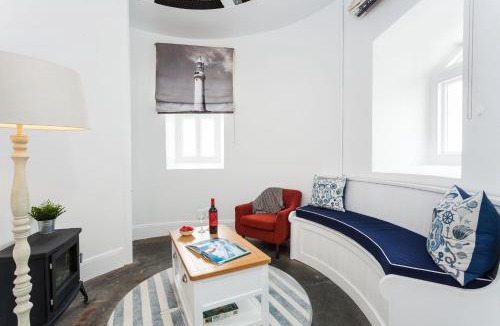 The Lizard House | Wolf Rock