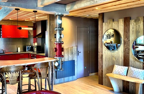 Travexin Ski Chalet | Wolf sanctuary