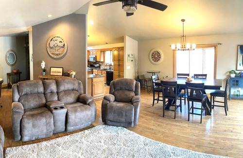 Black Wolf House | WolfDen Getaway-Winnebago Channel