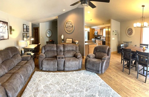 Black Wolf House | WolfDen Getaway-Winnebago Channel