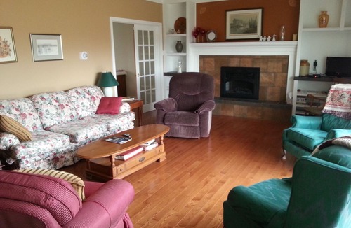 Wolfe Island Other | Wolfe Island Bayview Farmhouse