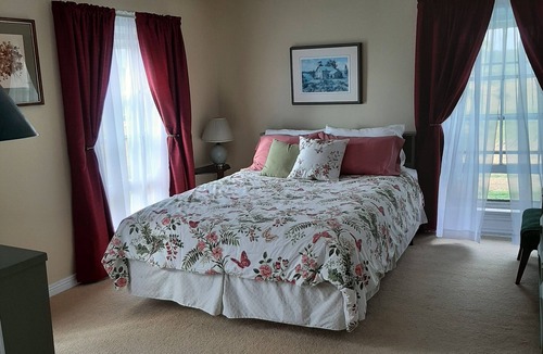 Wolfe Island Other | Wolfe Island Bayview Farmhouse