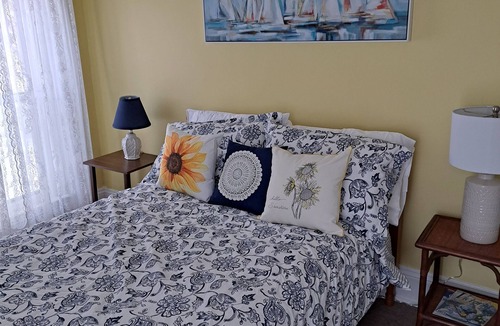 Wolfe Island Other | Wolfe Island Bayview Farmhouse