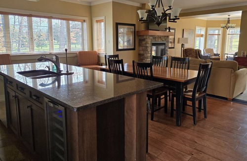 Rideau Lakes Villa | Wolfe Springs Luxury Condo