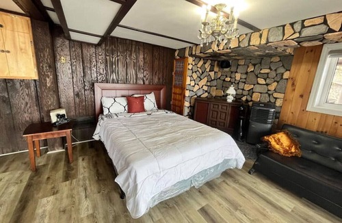 Wollaston House | Wollaston Castle with a Gorgeous Waterfront